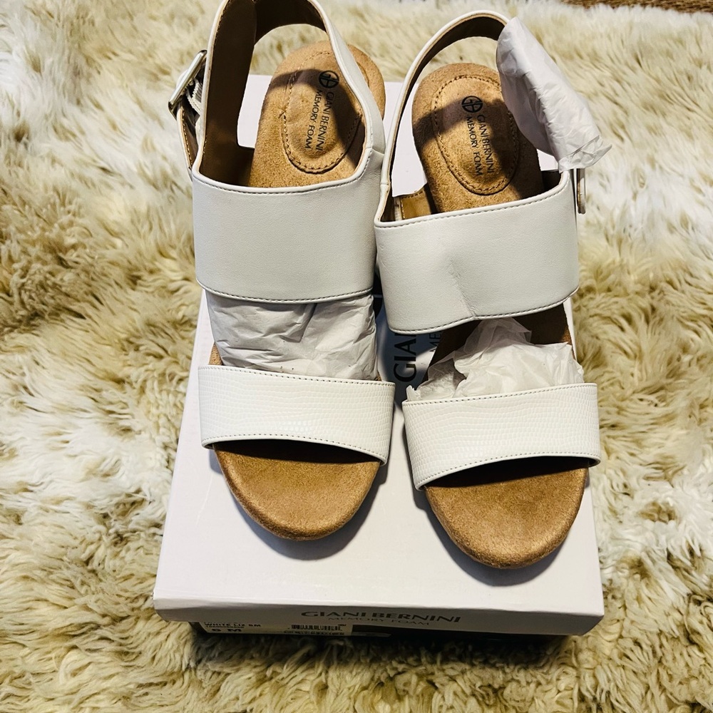 Giani Bernini White Memory Foam Women's Sandals
